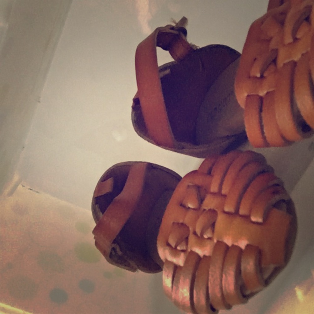 Timeless sandals for girls